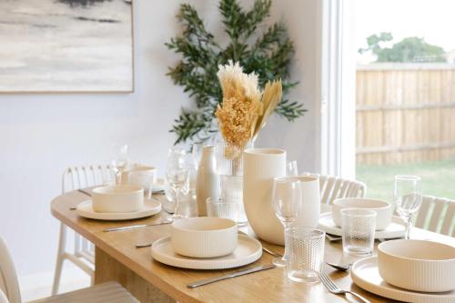 Stylish Nerang Retreat 5BR Family Friendly Home in Carrara