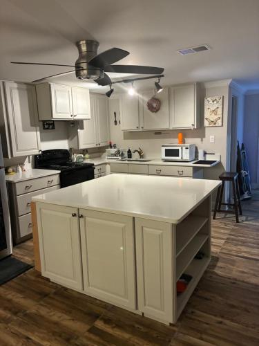 Sleeps 5 Private Entrance Free Parking Near Atlanta World Cup Ready in Lawrenceville (Georgia)