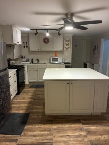 Sleeps 5 Private Entrance Free Parking Near Atlanta World Cup Ready in Lawrenceville (Georgia)