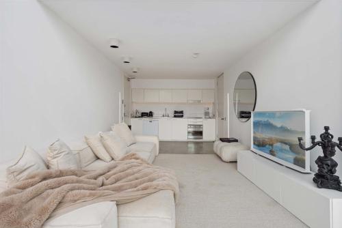 Modern Stay with Skyline Views in Darlinghurst - image 12