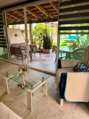 Casa con terraza frente alberca in Crucero Tezoyuca