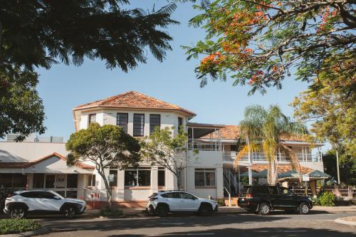 Exterior view, Royal Mail Hotel in Sunshine Coast