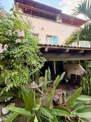 Casa con terraza frente alberca in Crucero Tezoyuca
