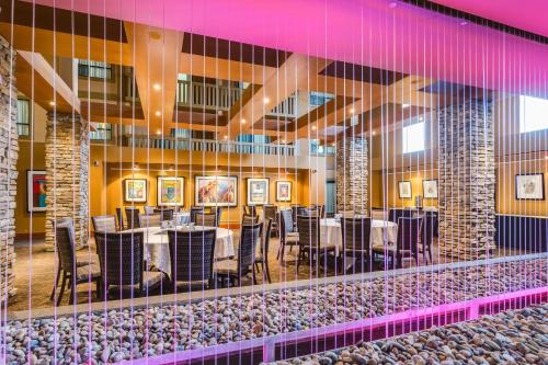 餐廳, 南埃德蒙頓斯瓦利吉展會中心酒店 (Sawridge Inn and Conference Centre Edmonton South) in 艾德蒙頓(AB)