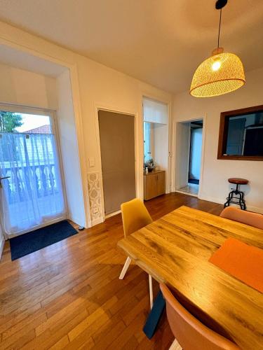 Les suites du Tacot Brantôme (Les suites du Tacot Brantome) in Brantôme