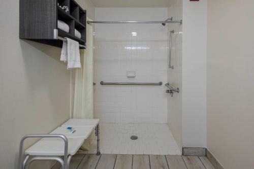 Rodeway Inn - image 38