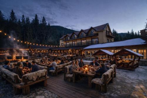 مطعم, POARTA MOUNTAIN RESORT - statiunea Pestera-Padina, Bucegi in Poiana Tapului