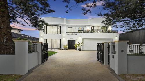 Aloha Beach Retreat by HolidayCo – khách sạn tại Noraville