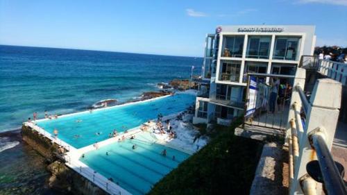 Bondi Getaway - Parking and Walk to the Beach - image 12
