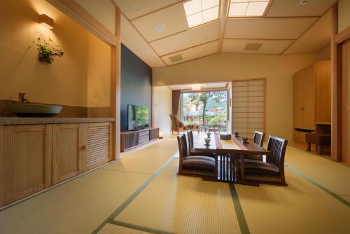 Deluxe Room with Tatami Area and Hot Spring Bath - Non-Smoking