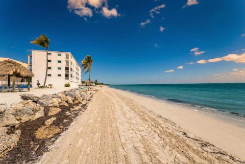 Tommy Bahama Charm with Ocean View & heated Pool #29 in Marathon, USA