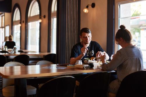 Restaurante, The Rose Hotel & Motel in Bunbury