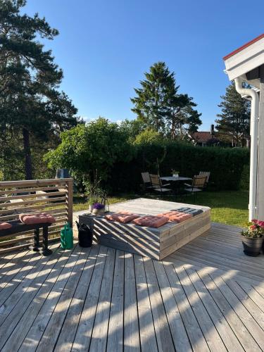 Balkons/terase, Wonderful view of the treetops next to the golf course, 4 bedrooms in Ingaro