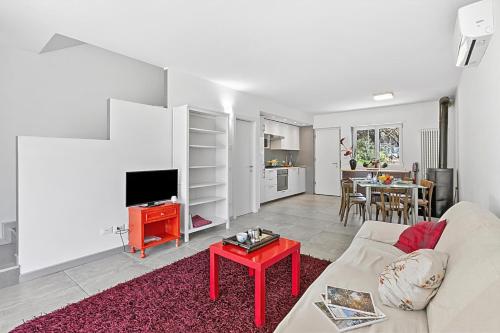 Olimpia Home - Terrace Dining and Pool - Happy Rentals