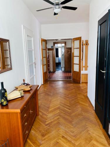 Honiger Historic Townhouse Vienna City Center 12min - Airport 11min