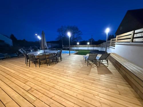 Balcony/terrace, Gite entre bois et etang in Charensat