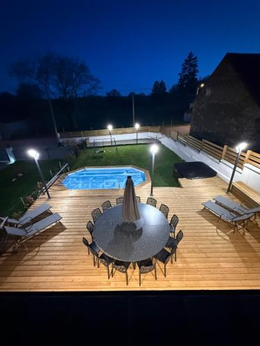 Garden, Gite entre bois et etang in Charensat
