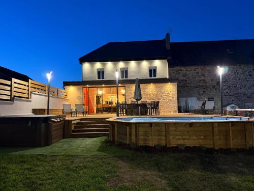 Exterior view, Gite entre bois et etang in Charensat
