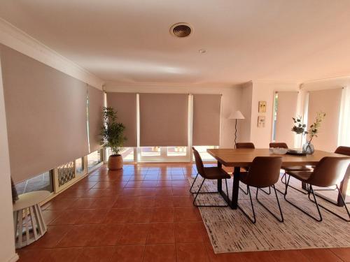 Comfortable Family Stay in Caroline Springs in Caroline Springs