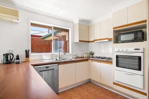 Comfortable Family Stay in Caroline Springs in Caroline Springs