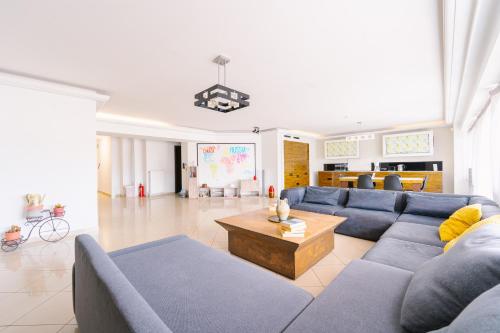 Spacious Modern Apartments With Great Rooftop View 2