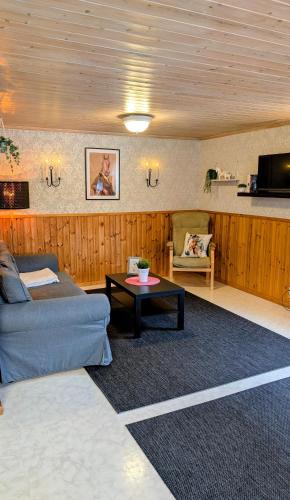 Viesnīcas āriene, Rolig häst, Kaneeling Stugby AB (Rolig hast, Kaneeling Stugby AB) in Dalskog