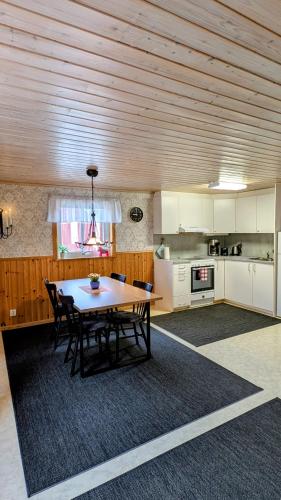 virtuve, Rolig häst, Kaneeling Stugby AB (Rolig hast, Kaneeling Stugby AB) in Dalskog