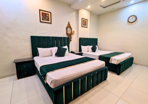 Golden One Hotel - image 17