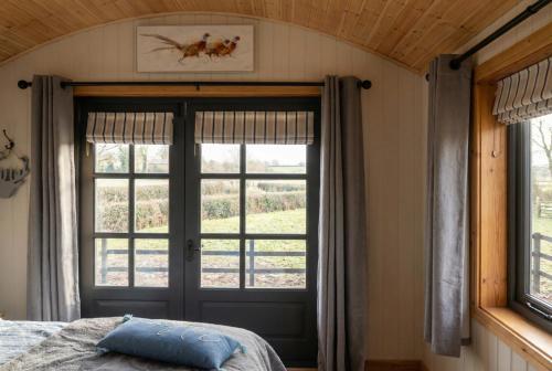 Secluded Countryside Shepherd's Hut on Working Farm near Audley in Balterley