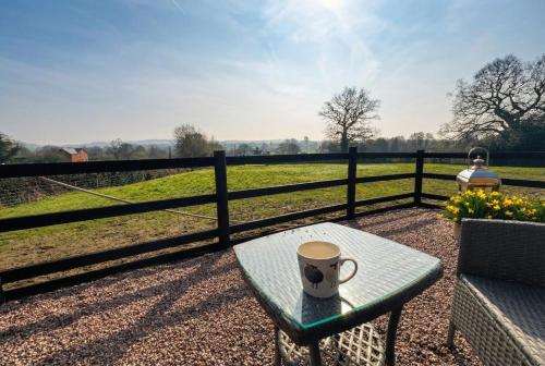 Secluded Countryside Shepherd's Hut on Working Farm near Audley in Balterley