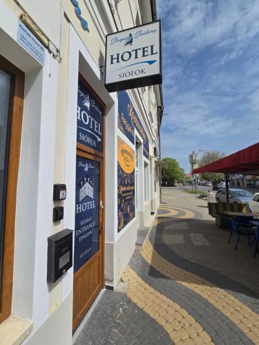 Sleeping Sailors Boutique Hotel in Siofok