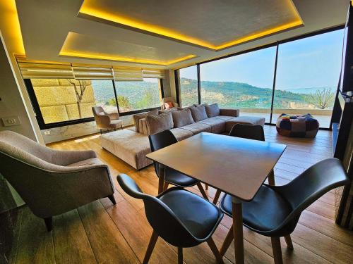Iekārtas, Panoramic 6BR Stay Rooftop, Views & Parking in Douma