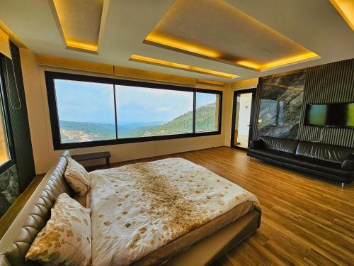 Panoramic 6BR Stay Rooftop, Views & Parking in Douma