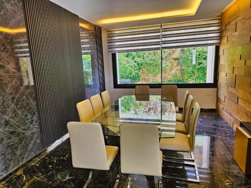 Iekārtas, Panoramic 6BR Stay Rooftop, Views & Parking in Douma