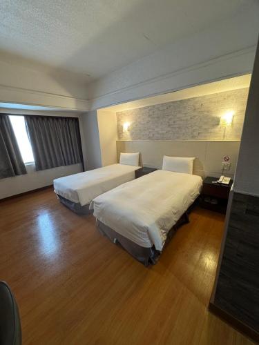 2 twin beds