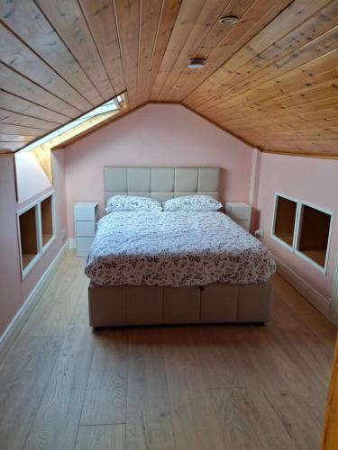 Habitación privada en casa compartida – khách sạn tại Newbridge