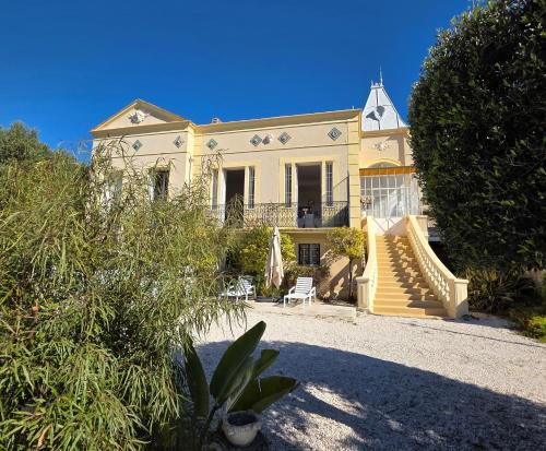 MAGNIFIQUE VILLA au BORD de la PLAGE - Location, gîte - Bandol