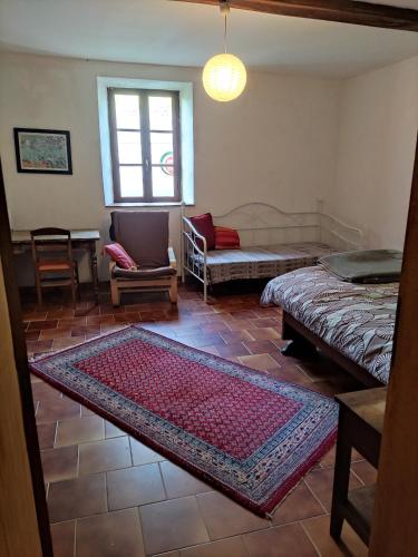 1 double bed, 1 twin bed