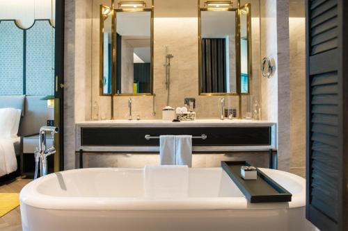 room detail thumbnail 2