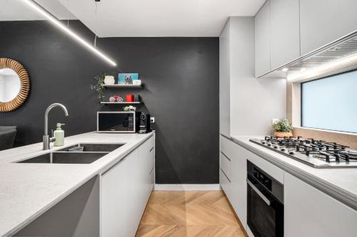 Chic Home with BBQ & Outdoor Dining in 高菲爾
