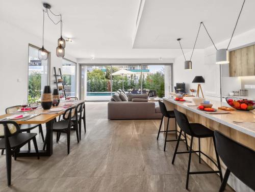 Jagatud salong / TV-ala, Azure Amber Villa in Paralimni