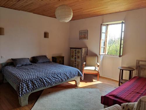 1 double bed, 1 twin bed