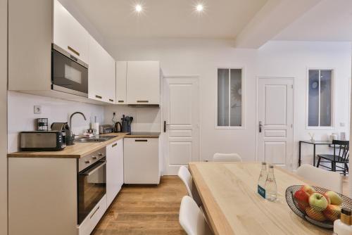 UrbanFlat 34 - Spacious & Bright Parisian Home - image 6