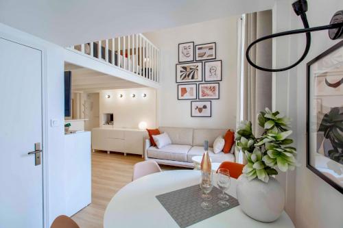 SUEDE PROMENADE Duplex apartment at 1 min from the sea 2 bathrooms, Ницца