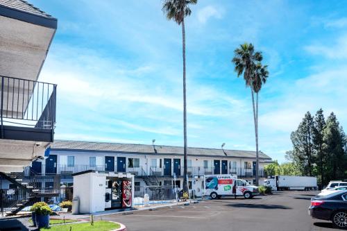 Motel 6-Pleasanton CA - image 20