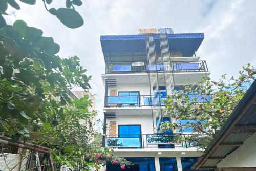 Thrivers Hometel White Beach Puerto Galera