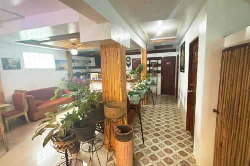 Thrivers Hometel White Beach Puerto Galera