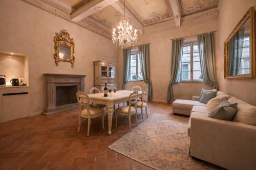 Avignonesi - Elegant Apartment in Montepulciano Historic Center