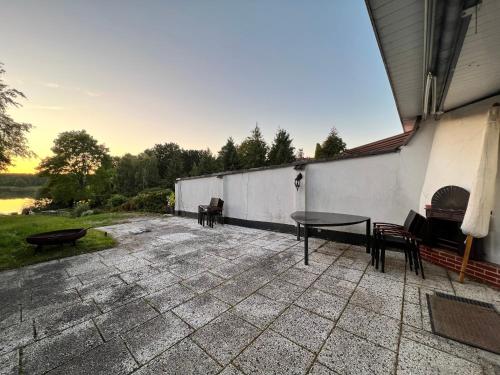 Viesnīcas āriene, Große Terrassenwohnung mit Seeblick in Stechlin