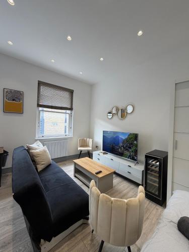 Modern Studio Flat with Balcony in Heart of London, London